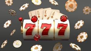 Giao diện app bj388 trên điện thoại di động hiển thị các trò chơi slot và live casino